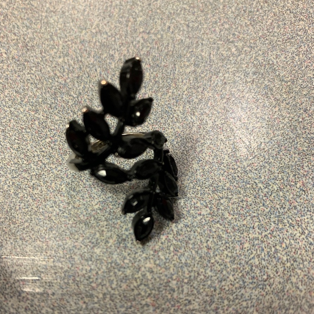 Costume black leaf ring